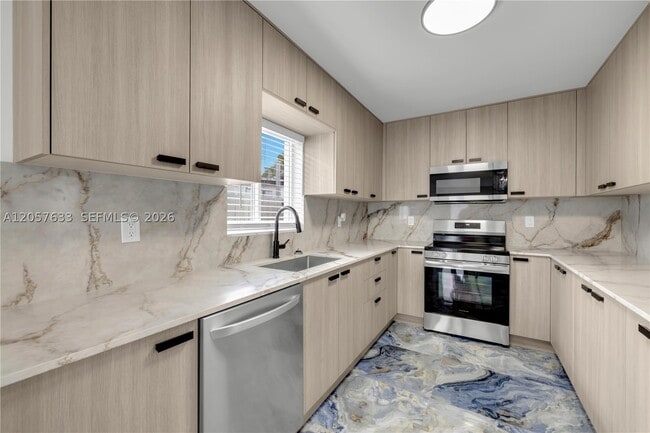 10350 SW 48th St Unit B