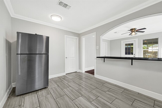 Photo - 2331 Delafield St