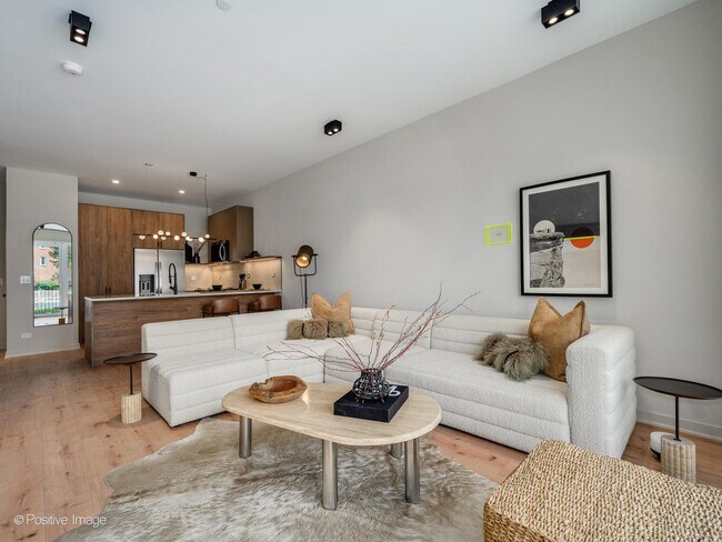 Photo - 1235 N Ashland Ave Unit 203