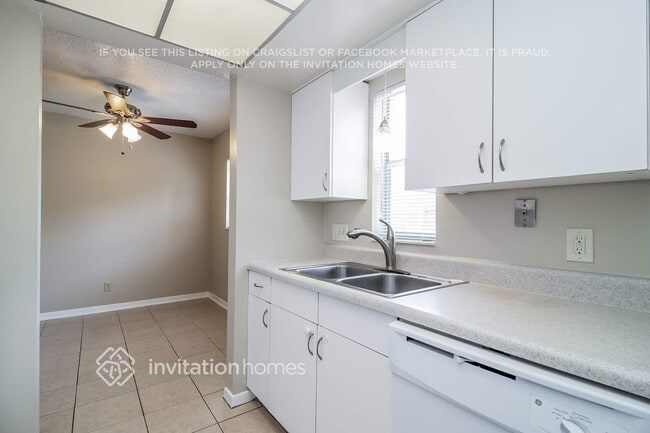 Photo - 409 S Hawthorn Cir