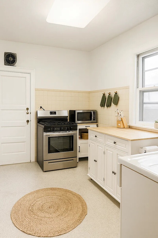 Photo - 4839 N Kenneth Ave Unit # 2