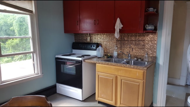 kitchen - 121 N Lancaster St Unit Apt A