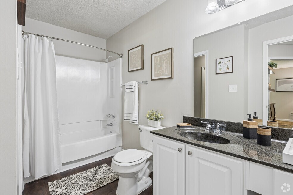 2BR, 2BA - 1,325SF - Primary Bathroom