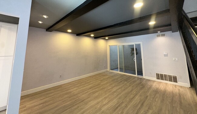 Townhouse - 2 Story, 3 Bedroom in the Beau... - Townhouse - 2 Story, 3 Bedroom in the Beau... Unidad 204