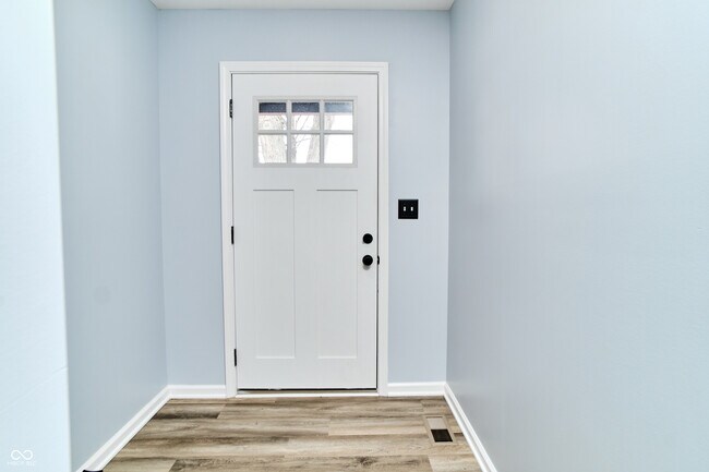 Photo - 730 N East St