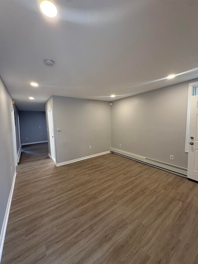 Photo - 180 Bayview Ave