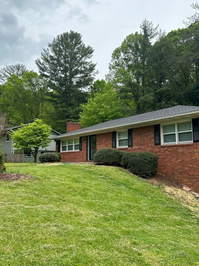 Photo - 11 Mountainbrook Rd