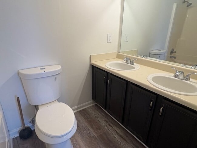 Photo - 203 Lake Forest Dr