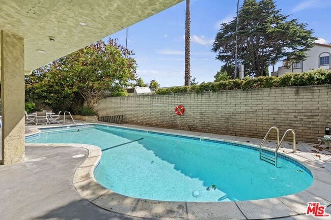 Photo - 1033 6th St Unit 105