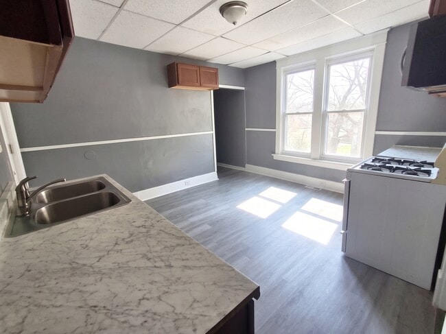 543 E 14th St Unit 1