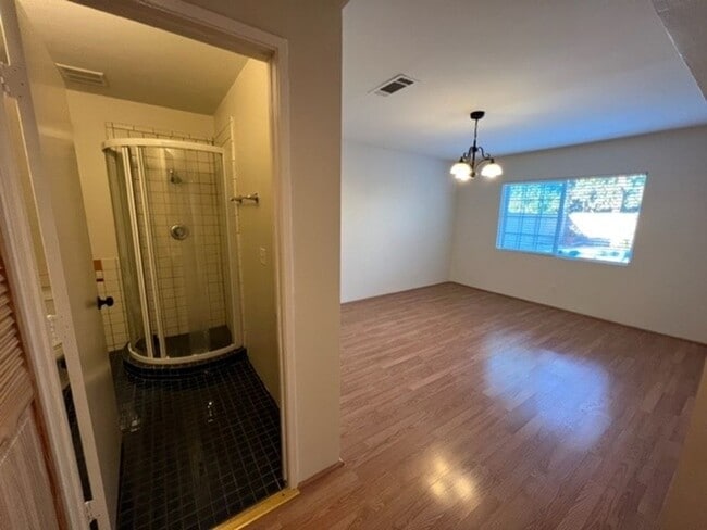 Photo - Large 2 Story: 5 Bedroom 5 Bath Pool Home With Family Room,