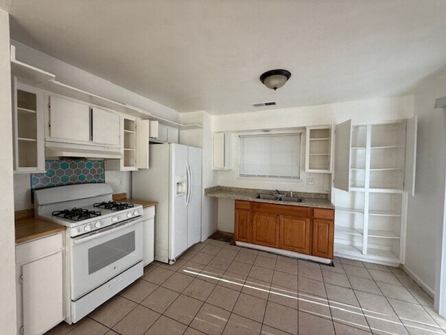 Photo - 1204 N Divisadero St Unit N