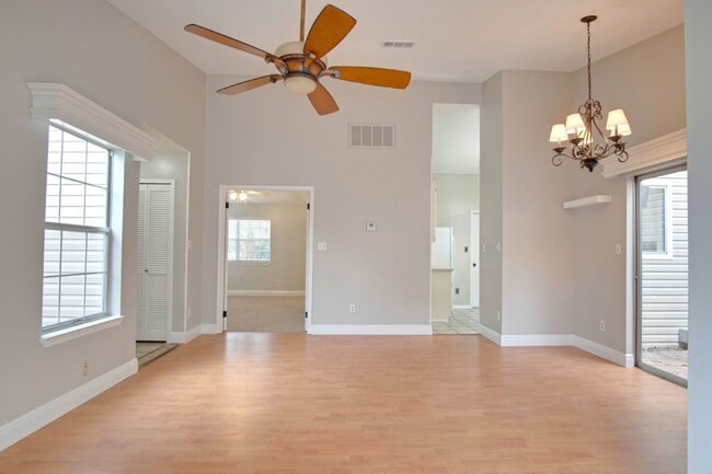 Photo - Beautiful 2-Bedroom, 2-Bath Duplex Near Ho...