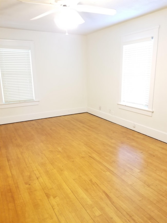 Photo - 721 S Prairie St