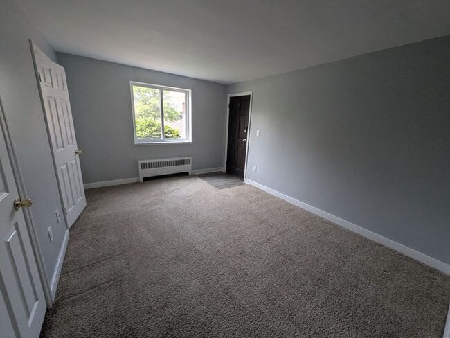 Photo - Stylish & Spacious 2-Bedroom Apartment in ... Unit 25-BW
