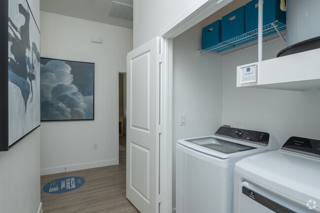 2BR, 2BA - 984SF - Laundry
