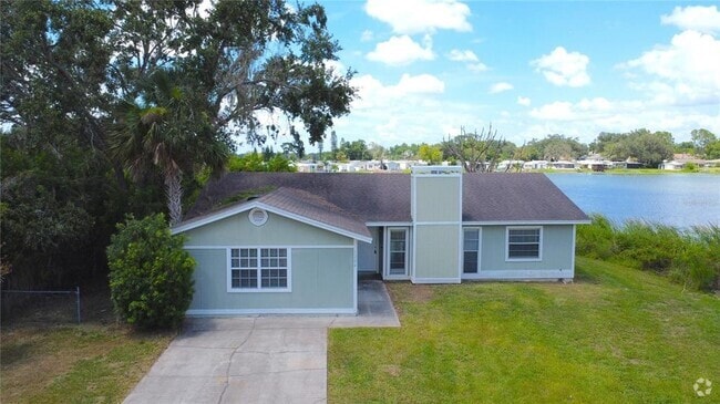 Building Photo - 1204 Honeytree Ln W Rental