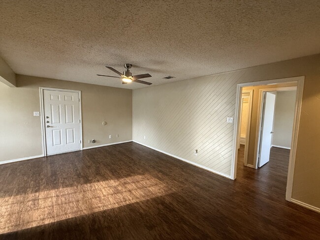 Photo - 611 W Gilmer St Unit B