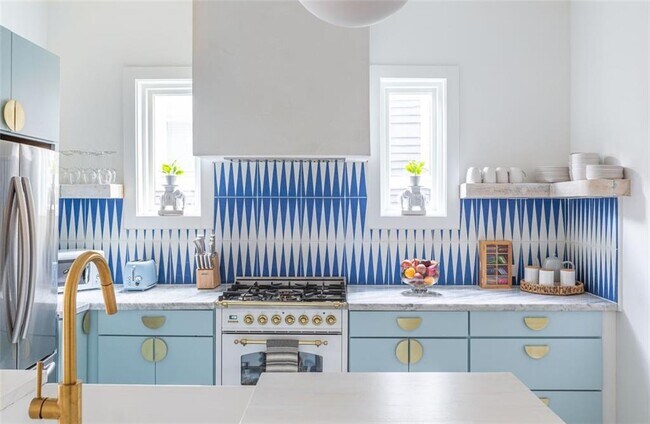 Building Photo - 724 Charles Allen Dr NE Unit 2