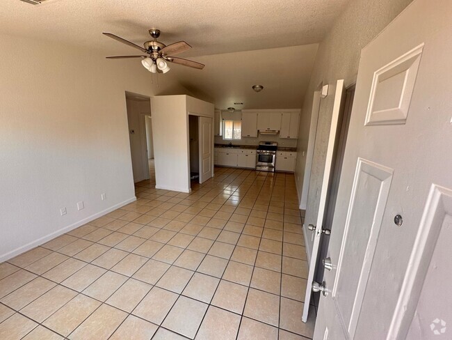 Building Photo - Available Now! Rental