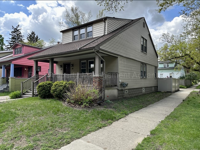 Photo - 851 Gardendale. Unit 851 Gardendale