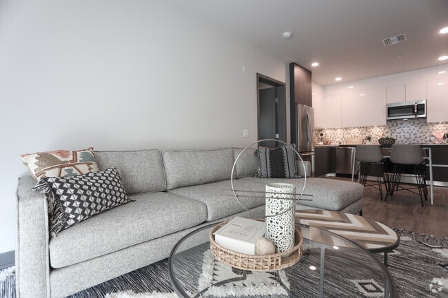 2BR, 2BA-925 SF