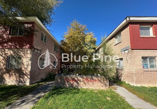 Building Photo - 360 S Ridge Ave Unit 2