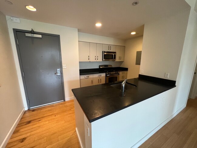 Photo - 601 Albany St