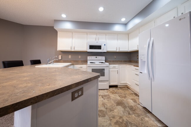 Photo - 800 Bradbury Cir