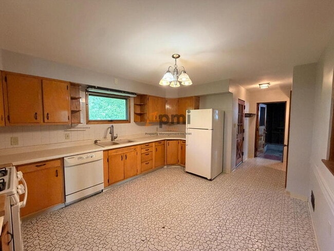 Photo - 330 E 69th Pl