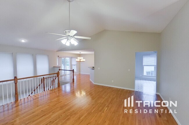 Photo - 935 Squirrels Nest Ct