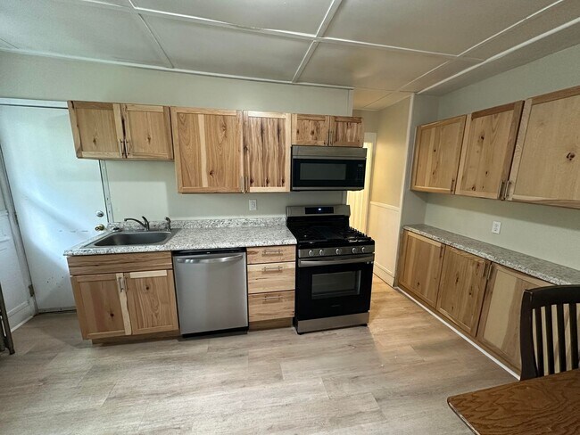 708 E Seneca St Unit House