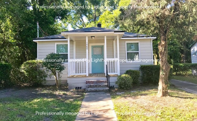 Building Photo - 1464 W 10th St Rental