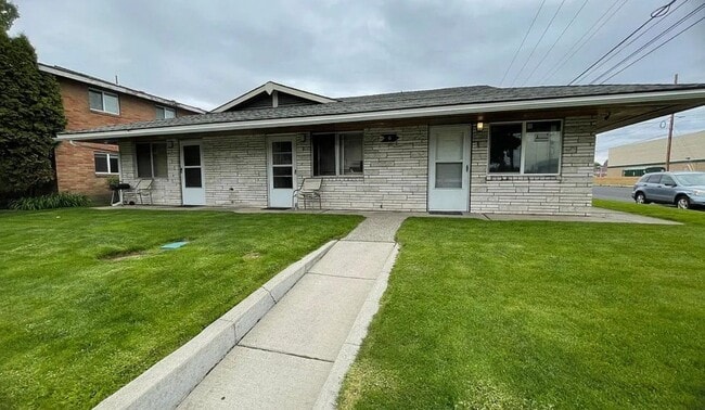 Building Photo - 6029 N Mayfair St