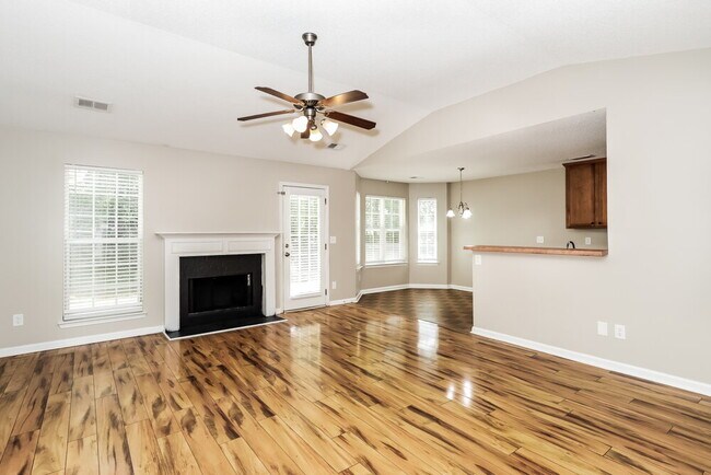 Photo - 808 Aarons Ct