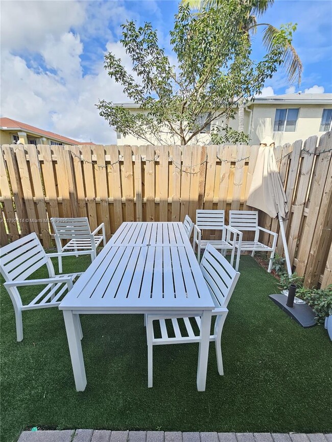 Photo - 813 NE 211th St