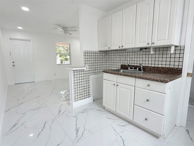 Photo - 1850 Rodman St Unit 2