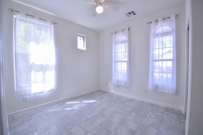 Photo - 21017 W Glen St