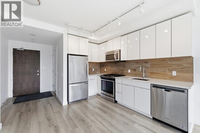 200 Nelson's Crescent Unit 902