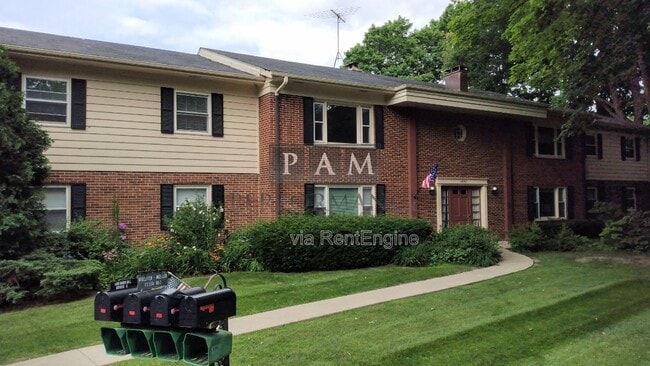 Building Photo - 13350 W Bluemound Rd Unit Apt 3