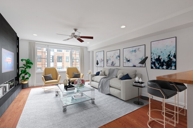 Photo - Courtyard at Jefferson