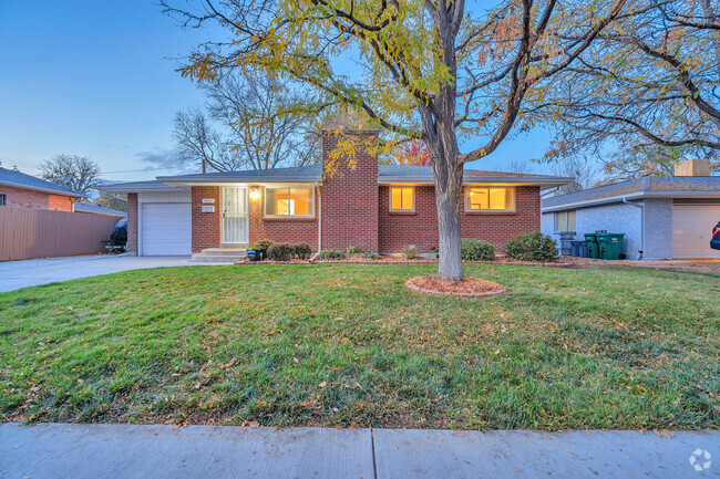 Building Photo - 3487 W Alamo Ave Rental