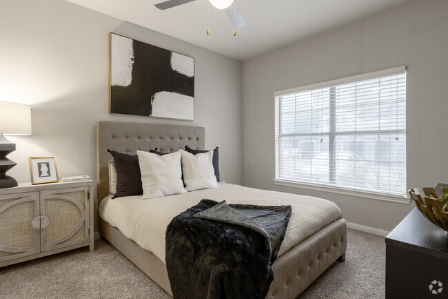 2BR, 2BA - 998SF