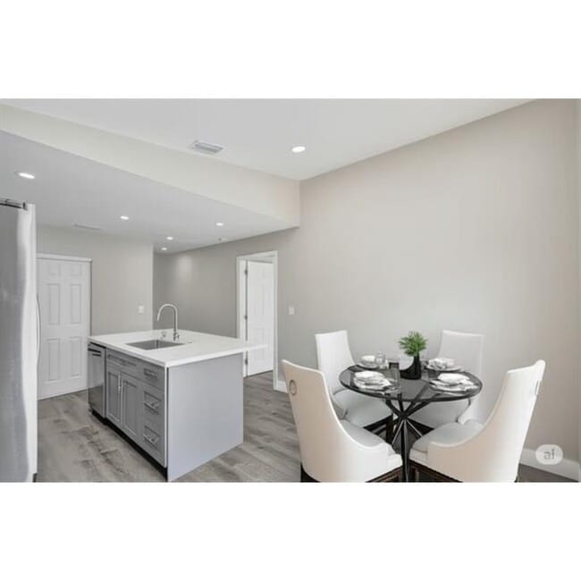 Photo - 2614 W 65th St