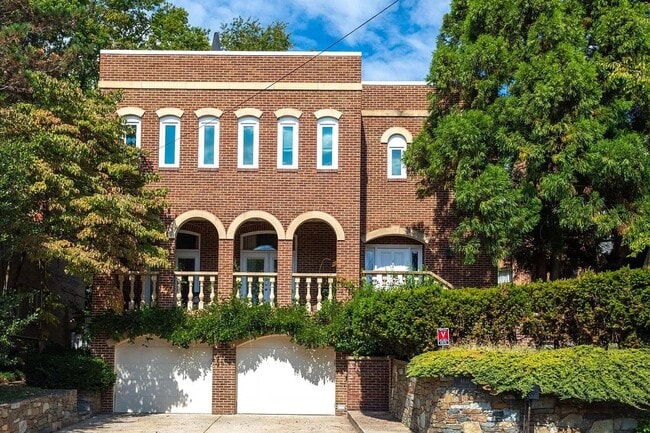 Building Photo - 4611 Charleston Terrace NW