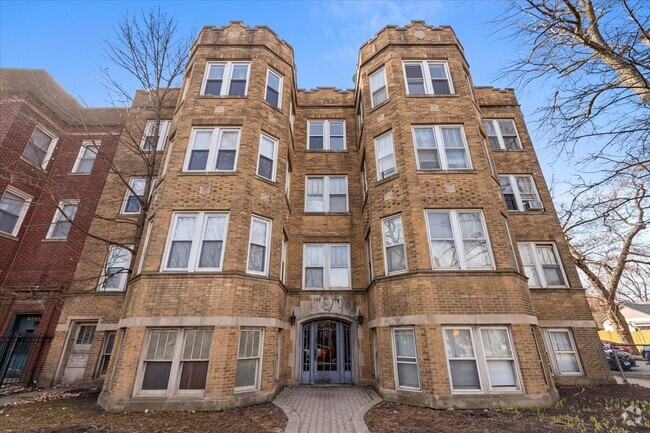 Building Photo - 2555 W Eastwood Ave Rental