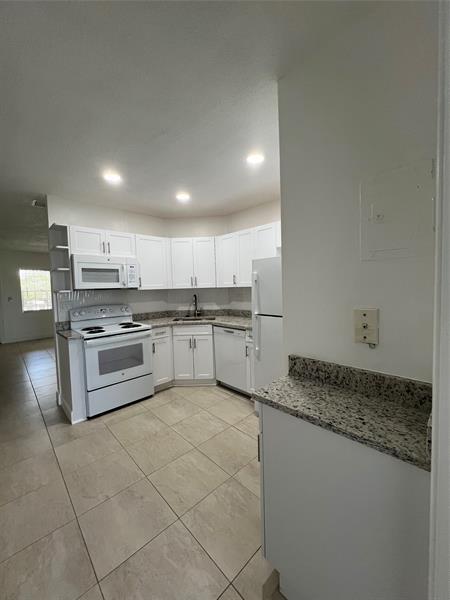 Photo - 2550 NE 51st St Unit 103
