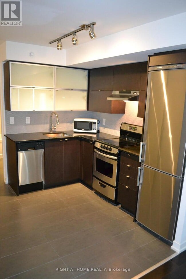 Photo - 170 Fort York Blvd Unit 207