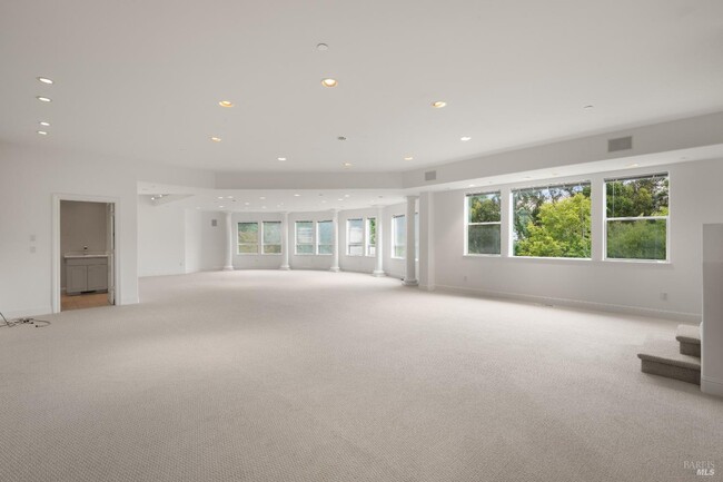 Photo - 10 Warrens Way