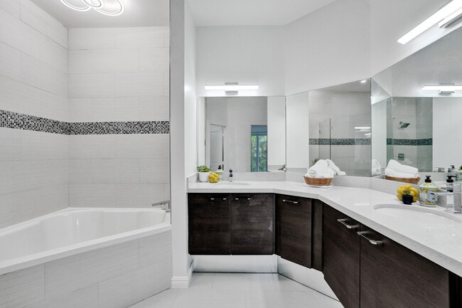 Photo - 2708 NE 30th Pl